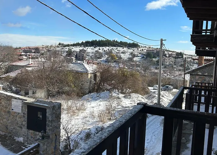 παραδοσιακή μεζονέτα στον π.άγιο αθανάσιο